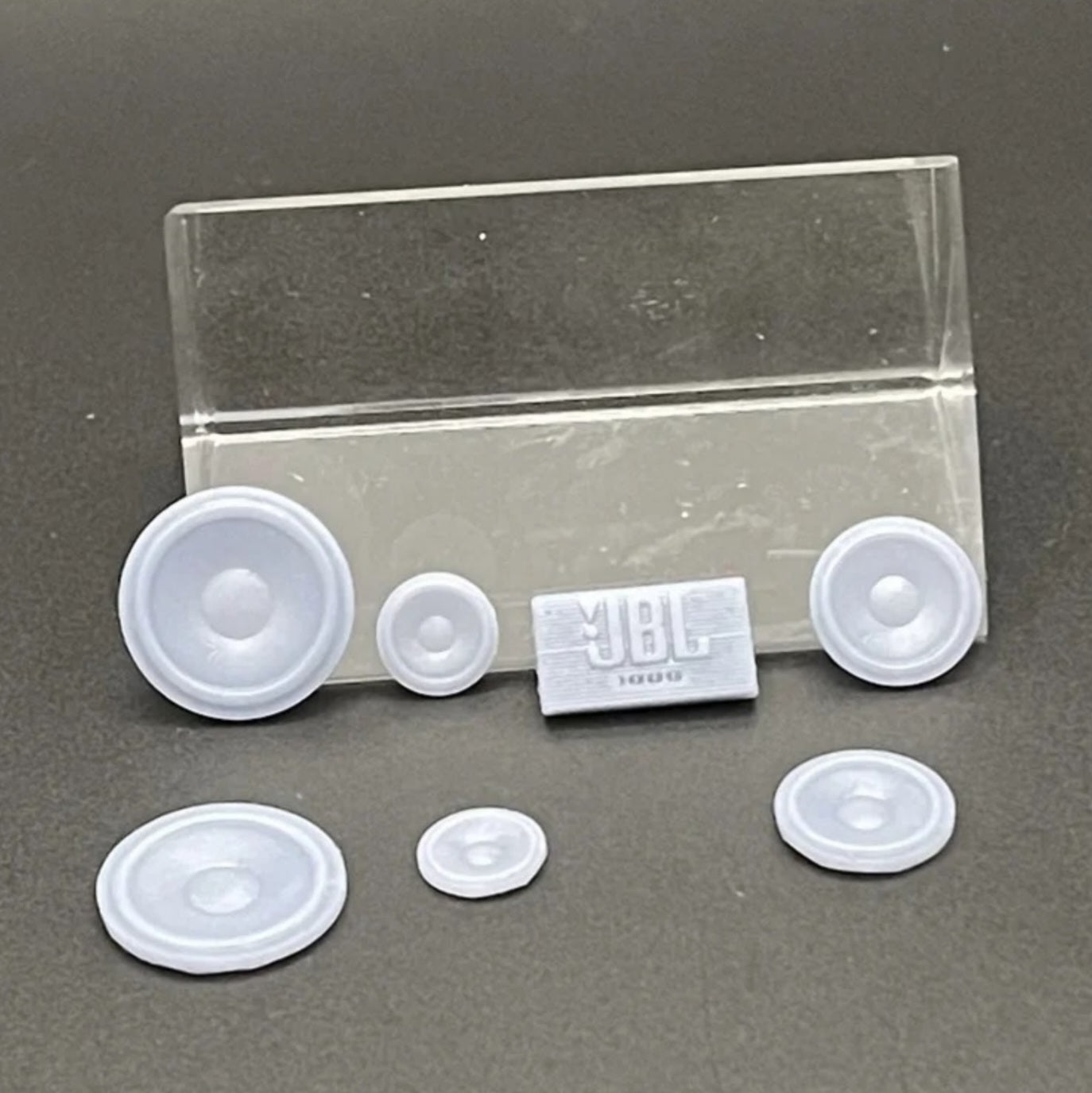 Speaker set with amp